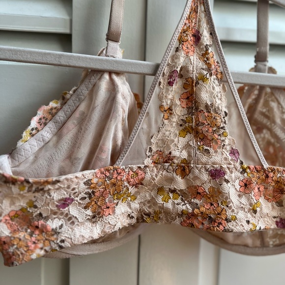 Victoria’s Secret Floral Bra - Picture 6 of 7